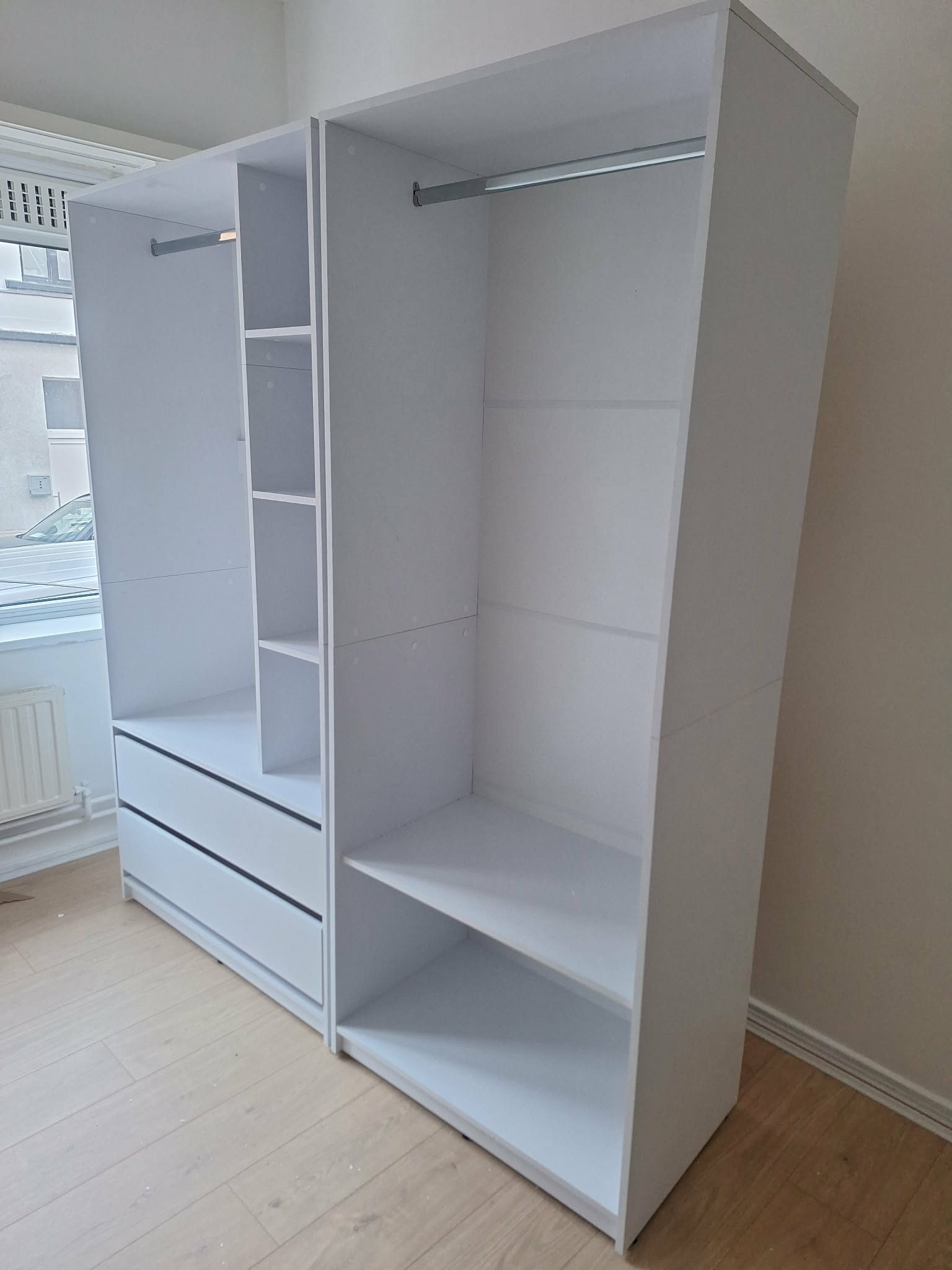 Dressing PAX monté avec tiroirs et penderies